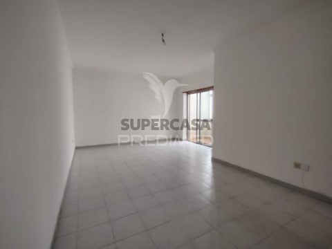Apartamento T2 em Baixa da Banheira e Vale da Amoreira, Moita