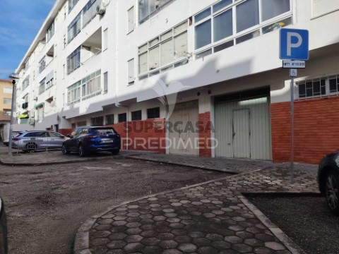 车库 在 Baixa da Banheira e Vale da Amoreira, Moita