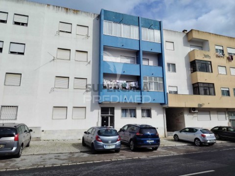 Apartamento T2 em Baixa da Banheira e Vale da Amoreira, Moita