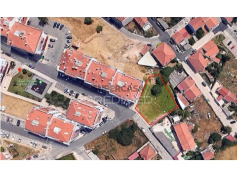 Terreno em Mina de Água, Amadora