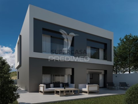 Moradia T4 em Meia Via, Torres Novas