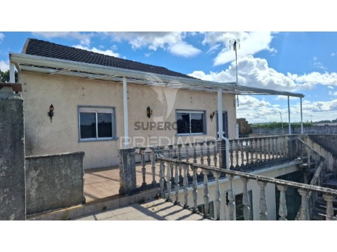 Moradia T3 em Arneiro das Milhariças, Santarém