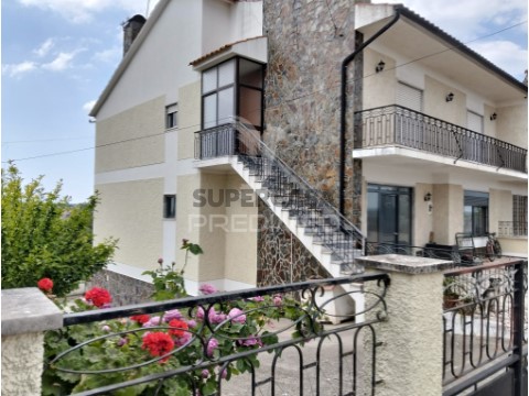 Moradia Geminada T6 em Carregueiros, Tomar