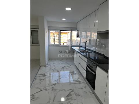 Apartamento T3 em Laranjeiro e Feijó, Almada