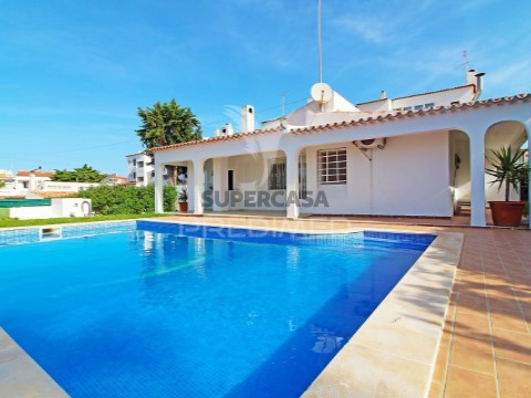 Moradia T4 em Albufeira e Olhos de Água, Albufeira