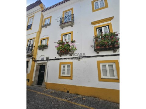 Haus 3 Zimmer auf Évora (São Mamede, Sé, São Pedro e Santo Antão), Évora