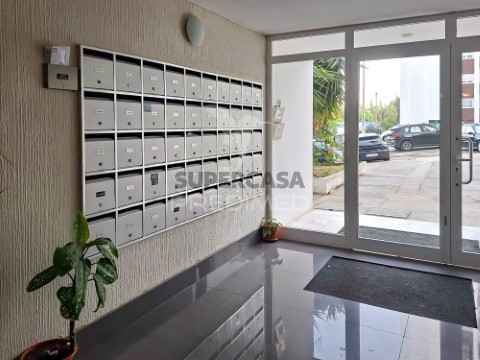 Apartamento T2 em Santo António dos Cavaleiros e Frielas, Loures