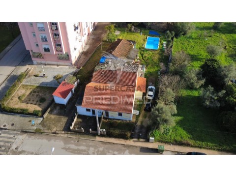 Moradia em São João Baptista e Santa Maria dos Olivais, Tomar