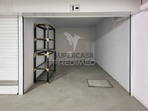 Garage auf Malagueira e Horta das Figueiras, Évora