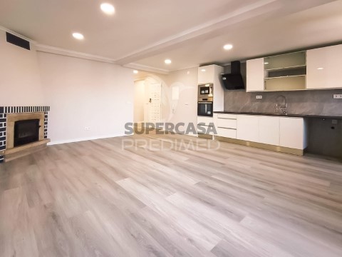 Apartamento T4 em Amora, Seixal