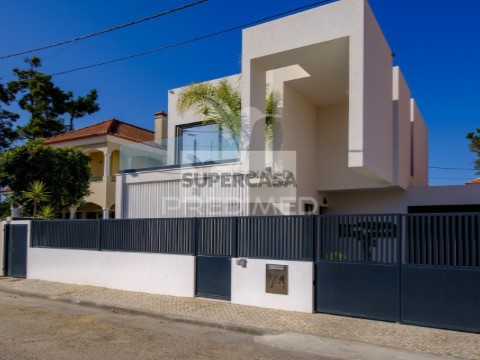 Moradia T4 em Charneca de Caparica e Sobreda, Almada