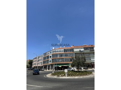 Apartamento T3 em Mina de Água, Amadora