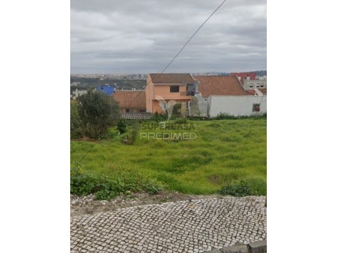 Terreno em Mina de Água, Amadora