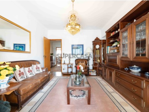 Apartamento T4 em Moscavide e Portela, Loures