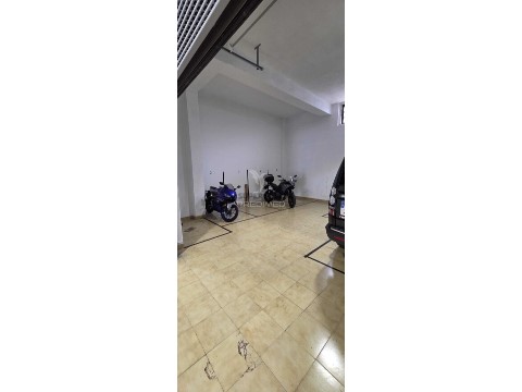 Garagem em Massamá e Monte Abraão, Sintra