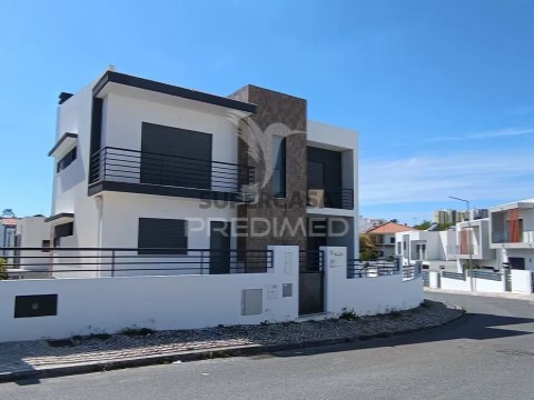 Moradia T5 em Laranjeiro e Feijó, Almada