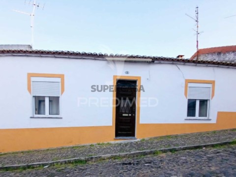 Moradia T4 em Salvador e Santa Maria da Feira, Beja