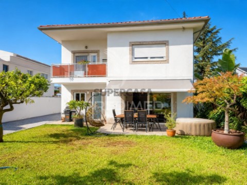 Andar de Moradia T3 em Celeirós, Aveleda e Vimieiro, Braga