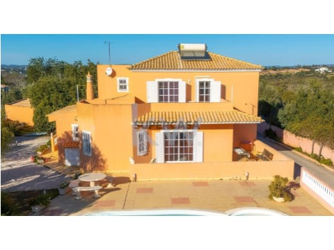Moradia T4 em Alcantarilha, Silves
