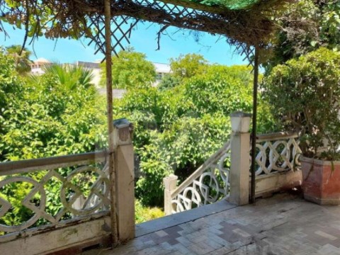 Moradia T6 em Quelfes, Olhão
