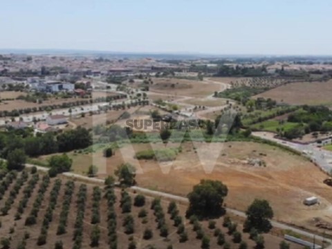 Terreno em Évora (São Mamede, Sé, São Pedro e Santo Antão), Évora