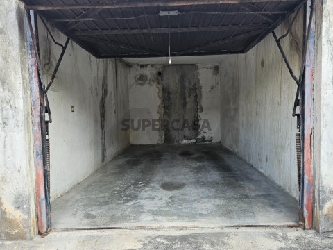 Garagem em Eiras e São Paulo de Frades, Coimbra