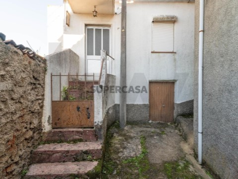 Moradia T4 em Semide e Rio Vide, Miranda do Corvo