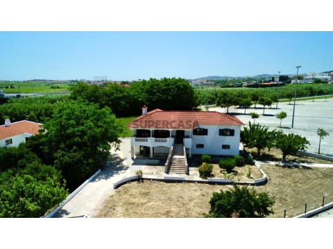 Moradia T3 em Alenquer (Santo Estêvão e Triana), Alenquer