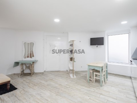 Apartamento T1 Duplex Moderno na Penha de França, no Coração de Lisboa