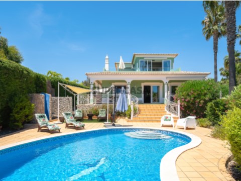 Villa T4+2 Duplex na Rua de Moçambique, Lagoa e Carvoeiro