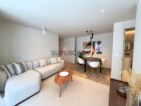 Apartamento T1 na Rua dos Arrependidos, Santa Luzia