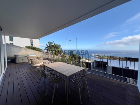 Moradia T4 Duplex na Rua Velha da Ajuda, São Martinho