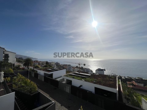 Moradia T4 Duplex na Rua Velha da Ajuda, São Martinho
