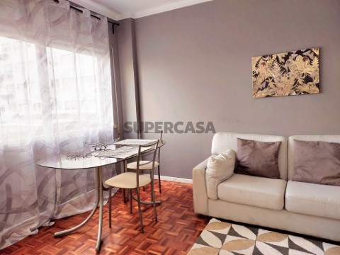 2-Zimmer-Wohnung zum Verkauf in Loures - Ideal für Investoren!
