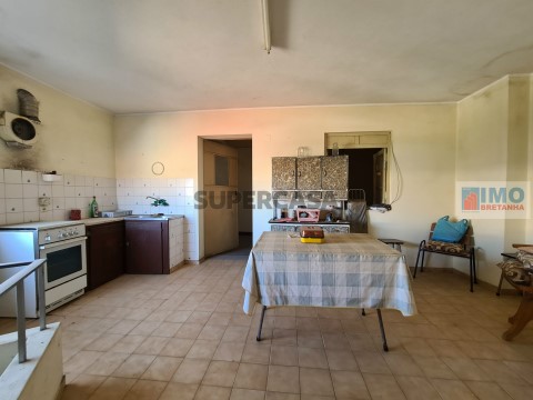 Moradia T3 em Póvoa de Rio de Moinhos e Cafede, Castelo Branco