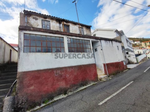 Casa Antiga T3 em Vila do Carvalho, Covilhã