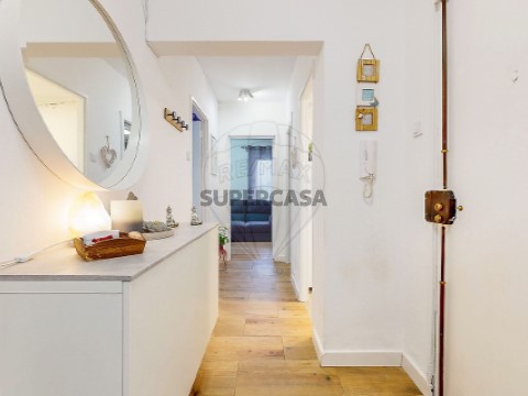 Apartamento T2 em Santo António dos Cavaleiros e Frielas, Loures