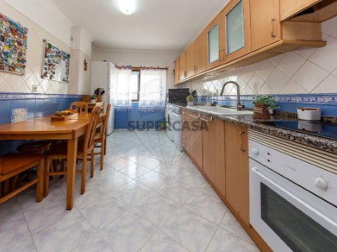 Apartamento T3 em Mina de Água, Amadora