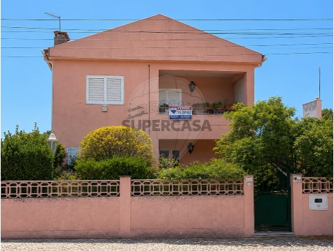 Moradia T5 em Charneca de Caparica e Sobreda, Almada