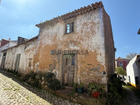 Ruína em Santa Maria, São Pedro e Sobral da Lagoa, Óbidos