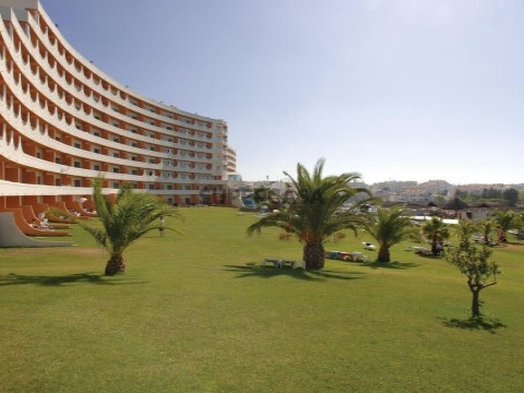 Prédio em Albufeira e Olhos de Água, Albufeira