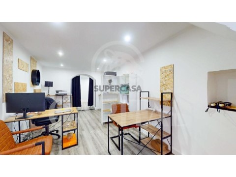 Loja em Romeira e Várzea, Santarém