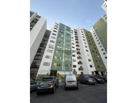 Apartamento T3 em Alfragide, Amadora