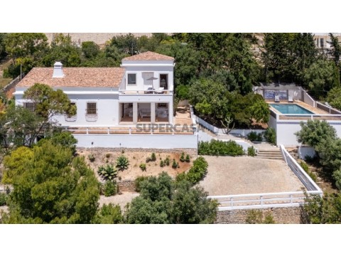 Casa Rústica T4 em Estrada do Canal, Santa Bárbara de Nexe
