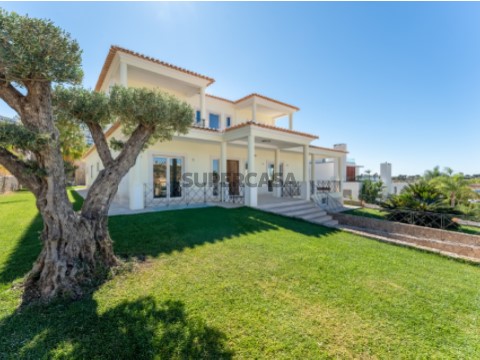 Villa T4 Duplex na Rua do Moinho, Albufeira e Olhos de Água