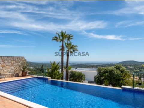 Villa T4 em Urbanização Quinta das Raposeiras, Santa Bárbara de Nexe