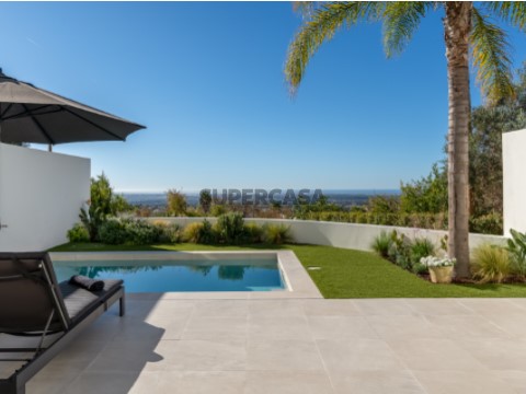 Villa T4 na Rua de São Brás, Santa Bárbara de Nexe