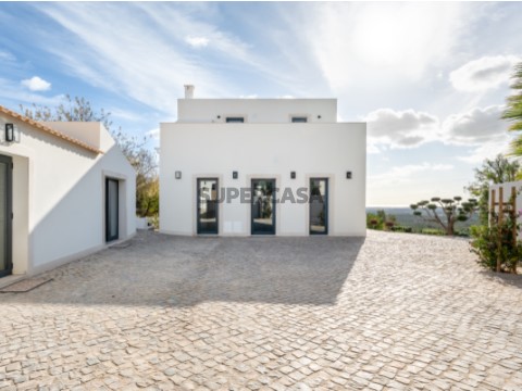 Villa T6 em Estrada dos Valados, Santa Bárbara de Nexe