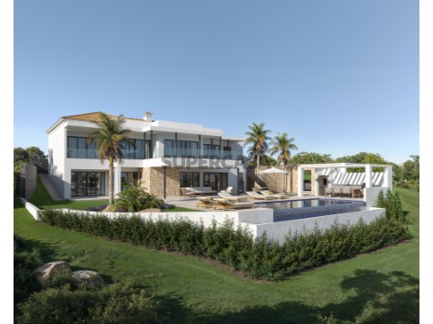 Villa T5 em Estrada do Canal, Santa Bárbara de Nexe