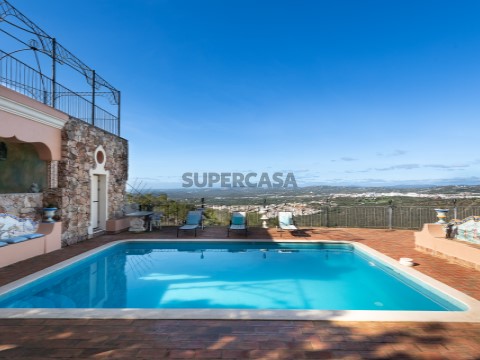 Villa T4 Triplex em Caminho da Goldra de Baixo, Santa Bárbara de Nexe